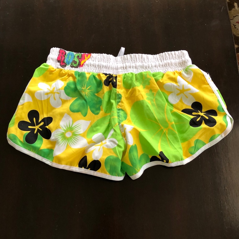 New Italian Girl’s Dri-Fit Athletic Floral Shorts - Picture 15 of 16